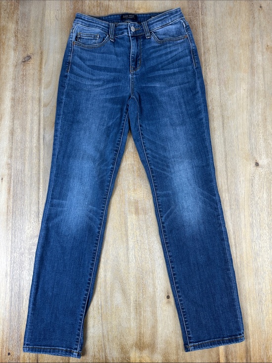 Judy Blue Denim - Judy Blue Mid Rise Classic Straight Leg Jeans in Medium Blue Wash